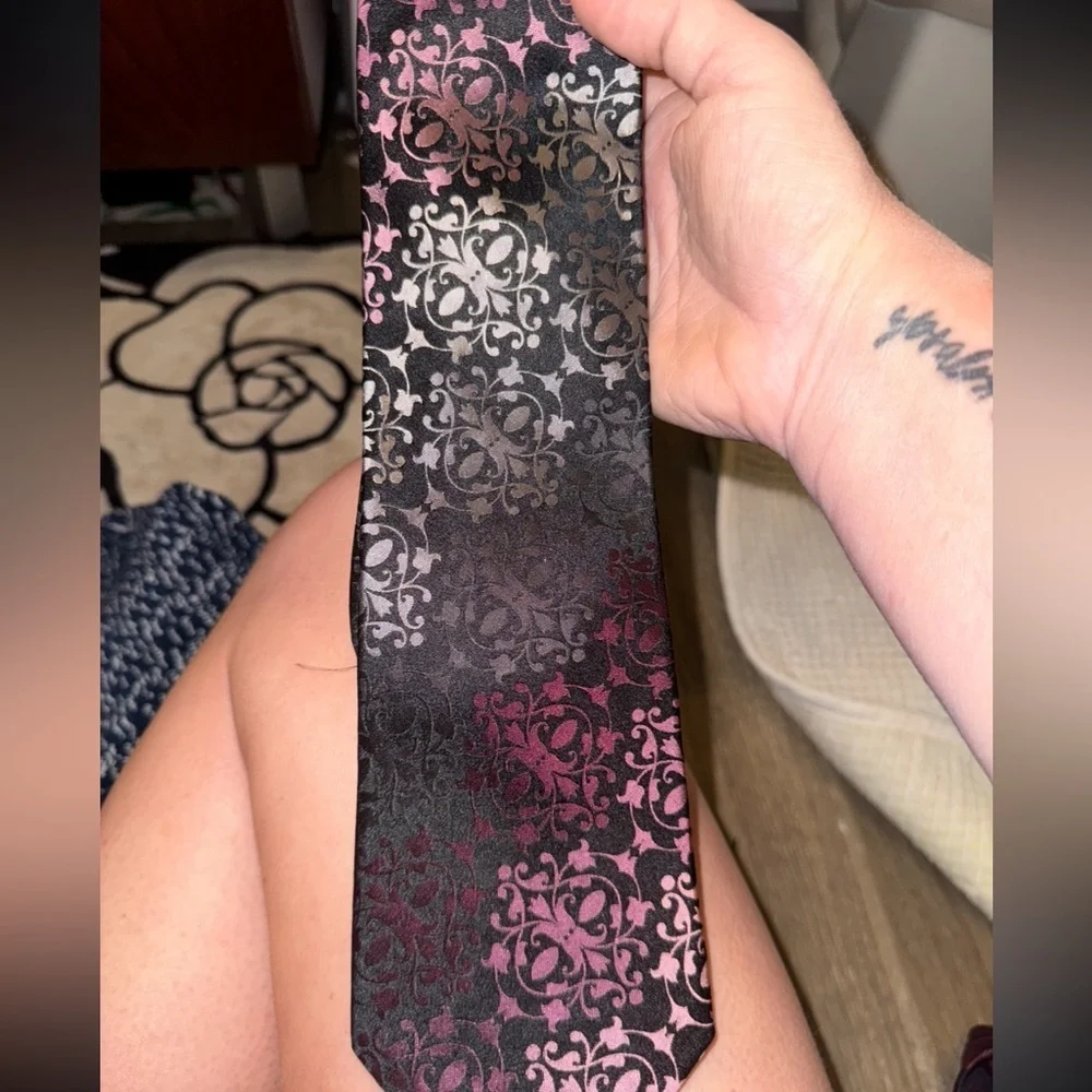 Sophisticated Alfani Tie - Gradient paisley pattern of pink, gray, and white.